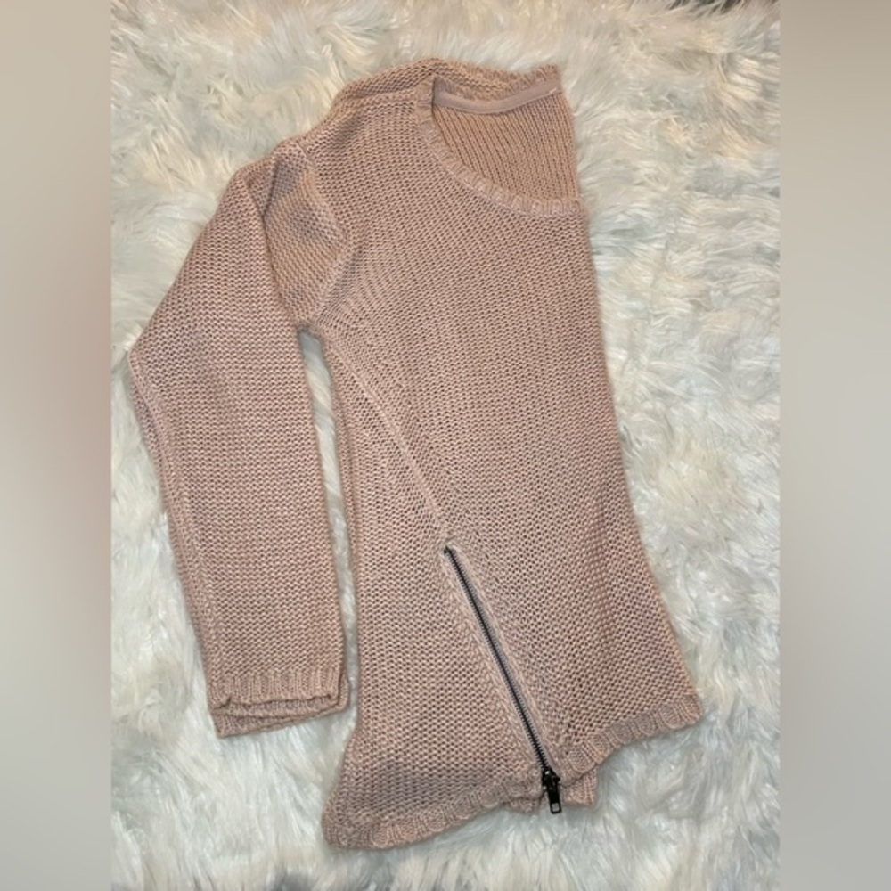 Light Pink Medium Knit Sweater with Zipper Accents on Bottom